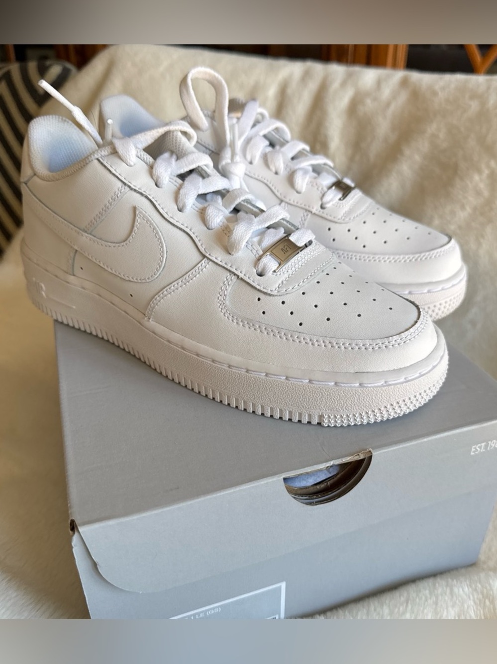 Nike Air Force 1 LE (GS) White Size 6Y 🤍